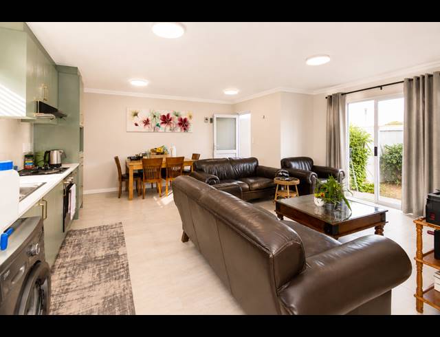1 BEDROOM APARTMENT FOR SALE IN SUNNINGDALE